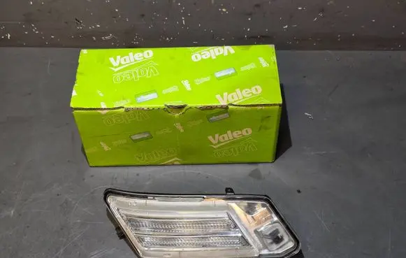 Volvo XC60 Front indicator light 043896 10000243