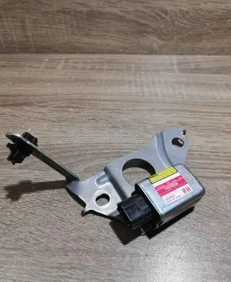 Toyota RAV 4 (XA20) Airbag deployment crash/impact sensor 8983342020 1879001151