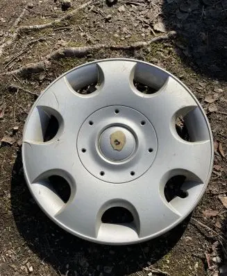 Volkswagen Touran I R16 wheel hub/cap/trim 1T0601147B