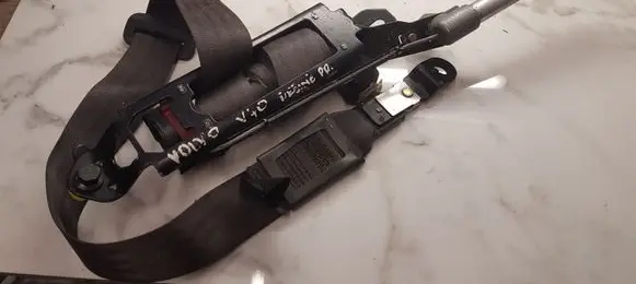 Volvo V70 Front seatbelt 30662996