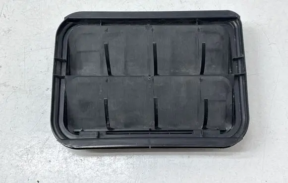 Renault Kadjar Quarter panel pressure vent 7700838358