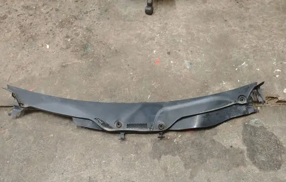 Mercedes-Benz ML W164 Wiper trim 1648300228