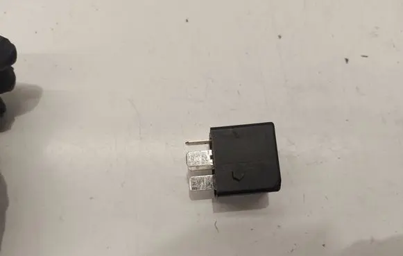Volkswagen Touran II Other relay 4H0951253A PA66GF25 V2X136B0006X080