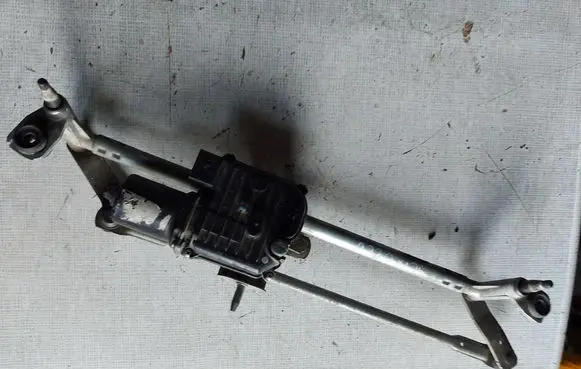 Volkswagen Scirocco Front wiper linkage and motor 1K8955023F