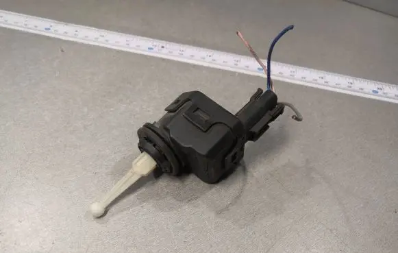 Headlight level adjustment motor