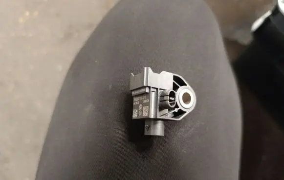 BMW 5 G60 G61 Airbag deployment crash/impact sensor 9496819
