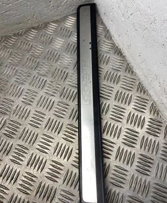 Front sill trim cover