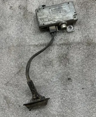 Volkswagen PASSAT B4 Aerial GPS antenna 357035577