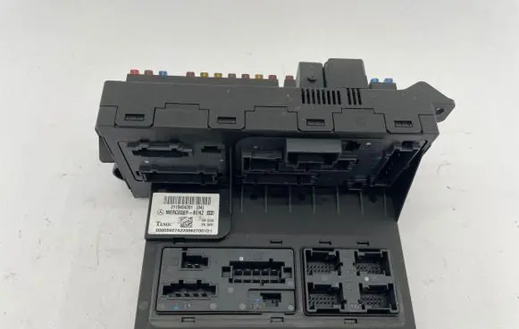 Mercedes-Benz E W211 Fuse module 2115454201 A2115454201