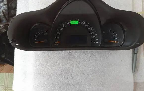 Mercedes-Benz C W203 Speedometer (instrument cluster) a2035408611 2035408611