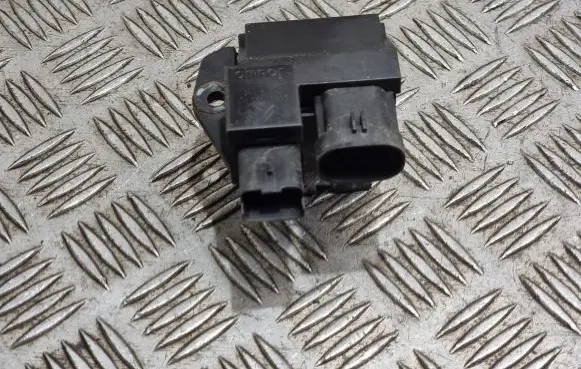 Citroen C3 Picasso Coolant fan relay 98372A01