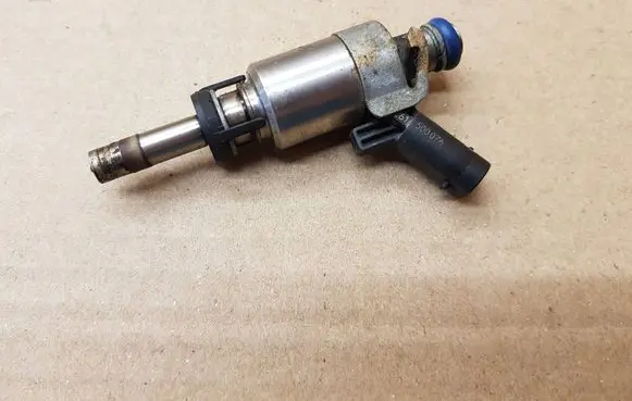 Audi A5 8T 8F Fuel injector 06H906036G