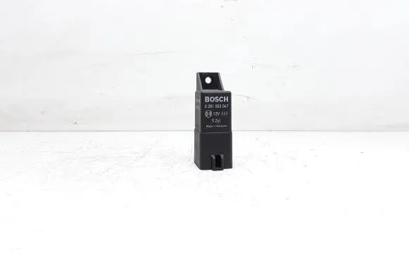 Volvo V60 Glow plug pre-heat relay 30785663