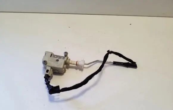 Volkswagen Eos Fuel tank cap lock motor 1Q0810773
