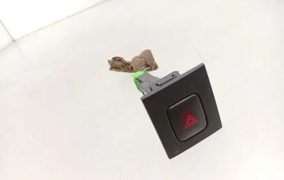 Volvo V70 Hazard light switch 9123685 12W191