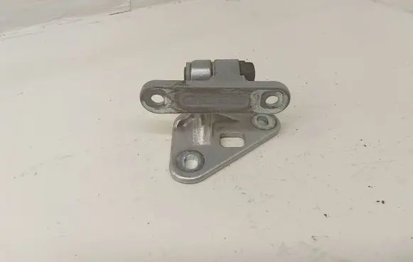 Mercedes-Benz CLS C219 Front door lower hinge 