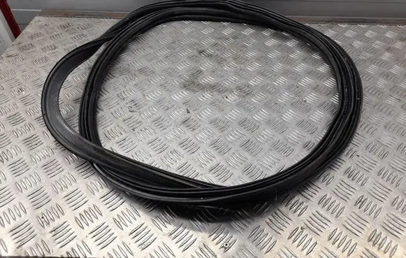 Alfa Romeo Stelvio Trunk rubber seal (body) 