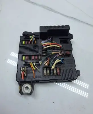 Renault Megane II Fuse module 8200306033C S118399300