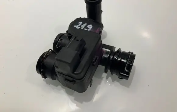 Mercedes-Benz CLS C219 Coolant heater control valve A2118320584 2118320584