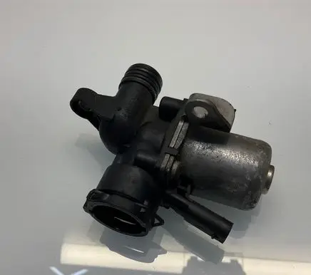 Mercedes-Benz E W211 Coolant heater control valve A2722000031 2722000031