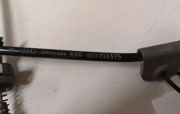 Audi A6 S6 C5 4B Gear shift cable linkage 8D1713575