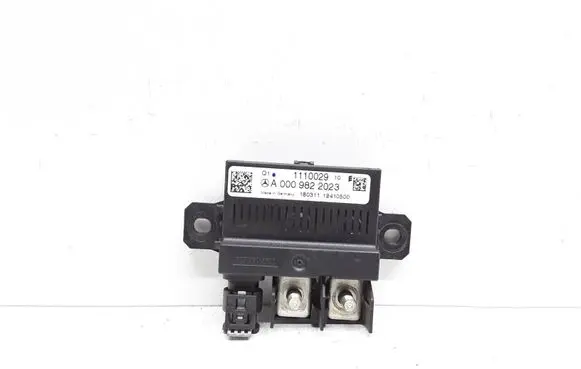 Mercedes-Benz C W204 Charging relay A0009822023