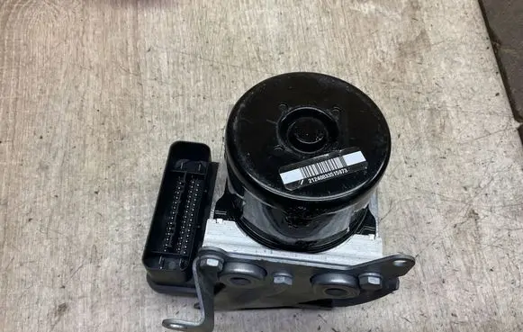 BMW 3 E90 E91 ABS Pump 6776066 677606601 34516776066