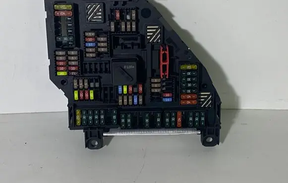 BMW 5 F10 F11 Fuse module 92100857 921085702