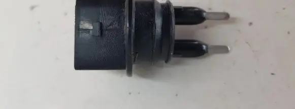 Audi Q3 8U Windshield washer fluid level sensor 7M0919376