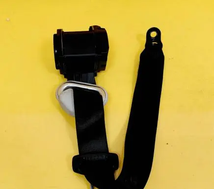 Volkswagen Golf IV Rear seatbelt 560337300