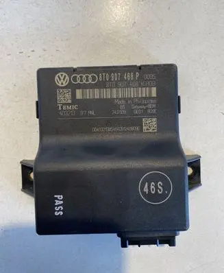 Audi A5 8T 8F Gateway control module 8T0907468