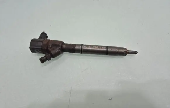 Hyundai i30 Fuel injector 338002A900