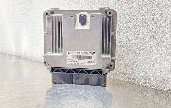 Opel Insignia A Engine control unit/module 55576906 1039S39983 55575349