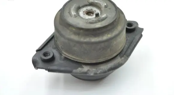 Mercedes-Benz R W251 Engine mount bracket A2512402717