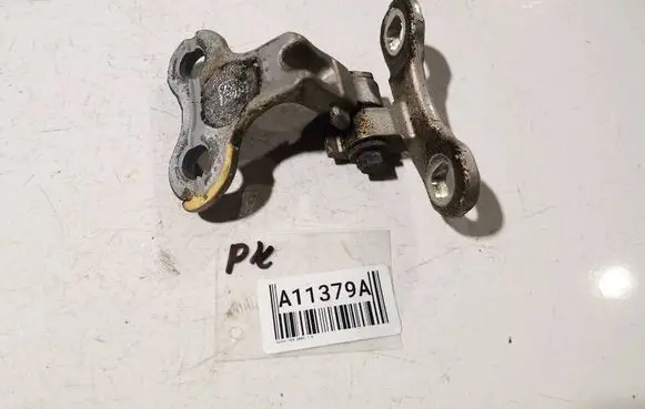 Volvo V50 Front door upper hinge