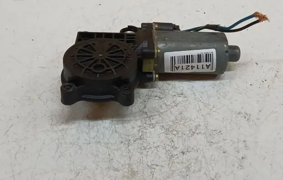 BMW 3 E46 Front door window regulator motor 0130821716