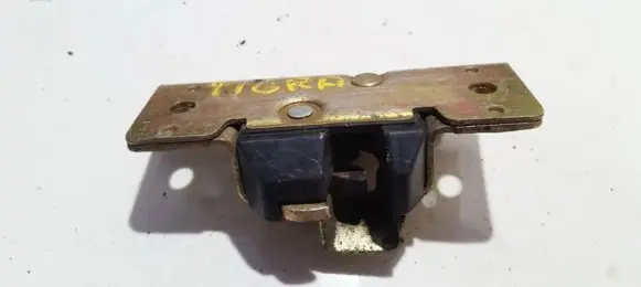Opel Tigra A Tailgate/trunk/boot lock/catch/latch 90387848