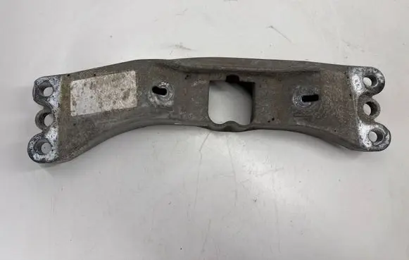 Chevrolet Camaro Gearbox mounting bracket 84119719