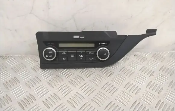 Toyota Auris E180 Air conditioner control unit module 75F542