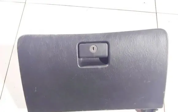 Glove box