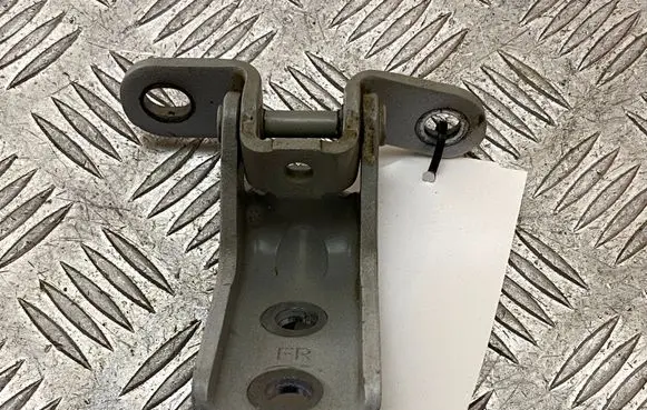 Hyundai Kona I Front door upper hinge