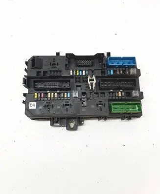 Opel Zafira B Fuse module 13220831 0912