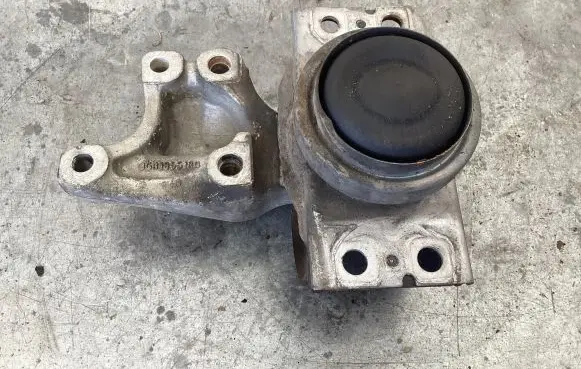 Citroen C4 Grand Picasso Engine mount bracket 9681855180