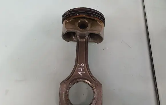 BMW M5 Piston with connecting rod 11257840922 11247838623