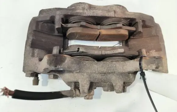 Mitsubishi Pajero Front brake caliper