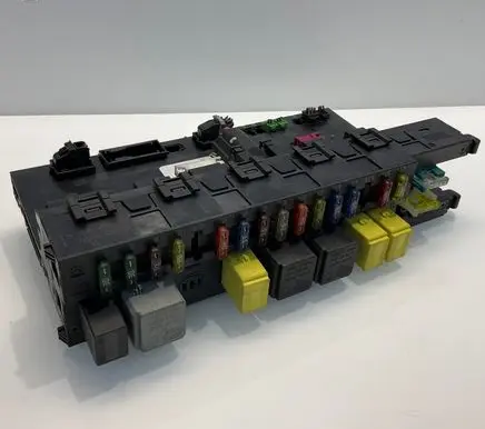 Mercedes-Benz E W211 SAM control unit 2115452101 5DK00804750 A2115452101