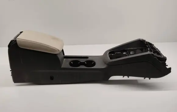 Volkswagen Jetta VI Center console 