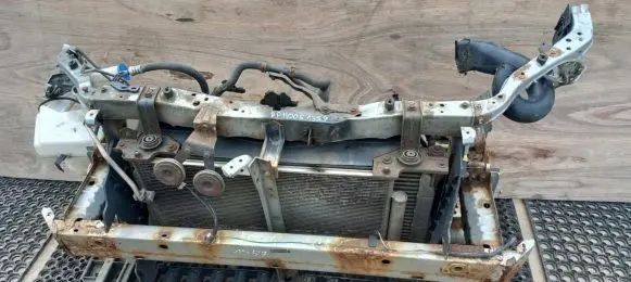 Toyota Avensis T270 Radiator support slam panel