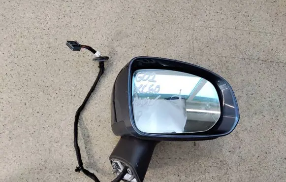 Volvo XC60 Front door electric wing mirror