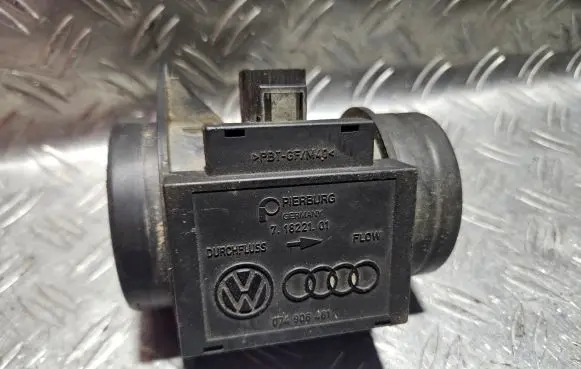 Volkswagen Golf III Mass air flow meter 074906461